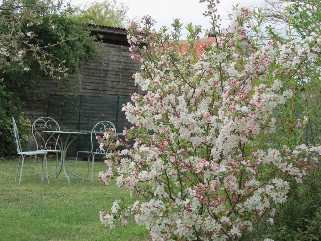 L'Aubinoise Bed & Breakfast Saint-Aubin-la-Plaine ภายนอก รูปภาพ